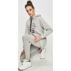 Tommy Hilfiger - Bluza. Szare bluzy damskie TOMMY HILFIGER, s, z nadrukiem, z bawełny, bez rękawów, z kapturem. W wyprzedaży za 479,90 zł.