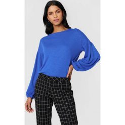 Swetry klasyczne damskie: NA-KD Boho Sweter z bufiastym rękawem – Blue