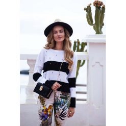 Czarny Lekki Sweterek w Paski z Ozdobnymi Oczkami. Czarne swetry damskie Molly.pl, uniwersalny, w paski, z jeansu, z krótkim rękawem, krótkie, bez kaptura. Za 99,90 zł.