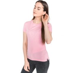 Guess Koszulka Różowy. Różowe koszulki damskie Guess, m, z nadrukiem, z bawełny, bez kołnierzyka. Za 180,95 zł.