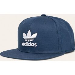 Adidas Originals - Czapka. Niebieskie czapki męskie adidas Originals, bez wzorów, z bawełny. Za 99,90 zł.