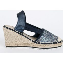 Marco Tozzi - Espadryle. Niebieskie koturny damskie Marco Tozzi, bez wzorów, z materiału, bez obcasa, na obcasie. W wyprzedaży za 99,90 zł.
