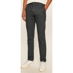 Tommy Hilfiger - Spodnie. Niebieskie spodnie męskie TOMMY HILFIGER, bez wzorów, z elastanu. Za 539,90 zł.