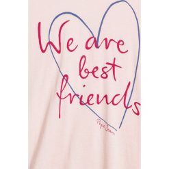 Pepe Jeans - Top dziecięcy. Szare topy damskie Pepe Jeans, l, z nadrukiem, z bawełny, z dekoltem w łódkę. W wyprzedaży za 39,90 zł.