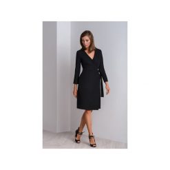 Czarna elegancka sukienka kopertowa CALA. Czarne sukienki marki Duhla agnieszka barańska, na zimę, z poliesteru, eleganckie, z kopertowym dekoltem, midi, dopasowane. Za 310,00 zł.