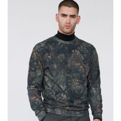 Bluza z leśnym motywem - Wielobarwny. Bluzy męskie Reserved, s, bez wzorów, bez kołnierzyka, bez rękawów, bez kaptura. Za 119,99 zł.