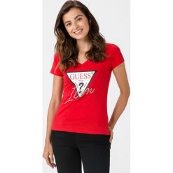 Guess Koszulka Czerwony. Czerwone koszulki damskie Guess, m, z nadrukiem, z bawełny, bez kołnierzyka. Za 131,95 zł.