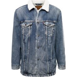 Levi's® LONG SHERPA TRUCKER Kurtka jeansowa claremont trucker. Niebieskie kurtki męskie bomber Levi's®, m, z bawełny. Za 499,00 zł.