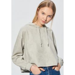 Bluza z kapturem o krótkim kroju - Jasny szary. Szare bez kategorii marki Cropp, m, z krótkim rękawem, krótkie, z kapturem. W wyprzedaży za 29,99 zł.