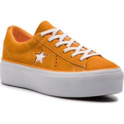 Tenisówki CONVERSE - One Star Platform Ox 563487C Field Orange/White/White. Pomarańczowe półbuty damskie Converse, bez wzorów, ze skóry, bez zapięcia. W wyprzedaży za 279,00 zł.