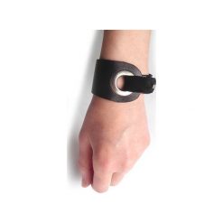 Bransoleta skórzana czarna EYElet. Czarne bransoletki damskie Mikashka, ze skóry, metalowe. Za 47,00 zł.