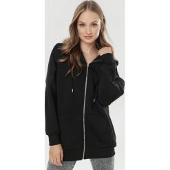 Czarna Bluza Poreidia. Czarne bluzy damskie Born2be, xl, bez wzorów, bez rękawów, bez kaptura. W wyprzedaży za 79,99 zł.
