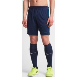 Nike Spodenki męskie M NK SQD Short K granatowy r. L (807670 430). Niebieskie spodenki i szorty męskie Nike, m. Za 99,00 zł.