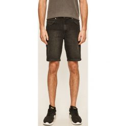 Wrangler - Szorty jeansowe. Czarne spodenki i szorty męskie Wrangler, bez wzorów, z elastanu, casualowe. W wyprzedaży za 139,90 zł.