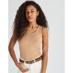 Tank top z dekoltem w szpic - Żółty. Żółte topy damskie marki Sinsay, xl, bez wzorów, bez kołnierzyka. Za 14,99 zł.