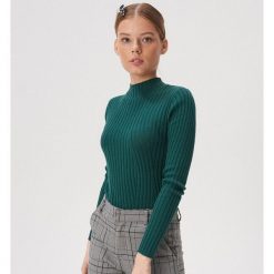 Prążkowany sweter z golfem - Zielony. Zielone swetry damskie Sinsay, s, bez wzorów, prążkowane, bez rękawów, bez kaptura. Za 39,99 zł.