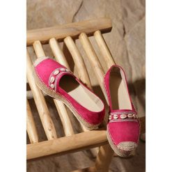 Fuksjowe Espadryle Micro. Brązowe espadryle damskie Inny, z aplikacjami, bez obcasa, na płaskiej podeszwie. Za 89,99 zł.