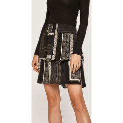 Vero Moda - Spódnica. Czarne spódniczki damskie s, z poliesteru, casualowe, mini, rozkloszowane. W wyprzedaży za 89,90 zł.