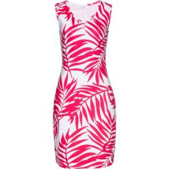 Sukienka shirtowa z nadrukiem bonprix różowy hibiskus - biały z nadrukiem. Sukienki damskie bonprix. Za 54,99 zł.