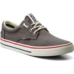 Tenisówki TOMMY JEANS - Textile Sneaker EM0EM00001 Steel Grey 039. Szare półbuty męskie Tommy Jeans, bez wzorów, z jeansu, bez zapięcia. W wyprzedaży za 199,00 zł.