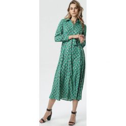 Zielona Sukienka Wilks. Zielone sukienki damskie Born2be, s, z nadrukiem, z tkaniny, eleganckie, z kokardą, długie, maxi, koszulowe. Za 119,99 zł.