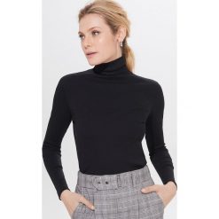 Bawełniana bluzka z golfem - Czarny. Czarne bluzki damskie Mohito, s, z bawełny. Za 49,99 zł.