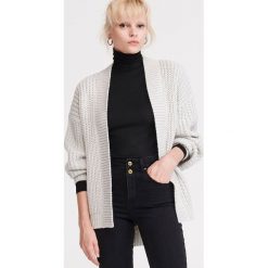 Sweter z grubym splotem - Jasny szary. Szare swetry damskie Reserved, m, bez wzorów, ze splotem, bez rękawów, bez kaptura. W wyprzedaży za 49,99 zł.