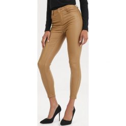 Beżowe Spodnie Skinny Shariana. Brązowe spodnie damskie Born2be, s, bez wzorów. Za 99,99 zł.