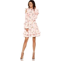 Różowa Wzorzysta Sukienka w Kwiaty z Falbankami Typu Cold Shoulder. Czerwone sukienki na komunię Molly.pl, na co dzień, l, w kwiaty, z tkaniny, z falbankami. Za 208,90 zł.
