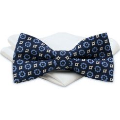 Granatowa Mucha Męska -ALTIES- z Białą Poszetką, w Niebieskie Kwiatki MUALTS0382. Niebieskie muszki męskie Alties, na imprezę, w paski, eleganckie. Za 40,00 zł.