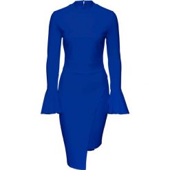 Sukienka bonprix niebieski. Niebieskie sukienki damskie bonprix, bez wzorów, eleganckie, bez kołnierzyka, bez rękawów, rozkloszowane. Za 149,99 zł.