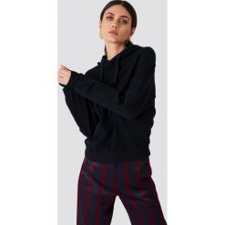 NA-KD Basic Bluza z kapturem basic - Black. Czarne bluzy rozpinane damskie NA-KD Basic, z bawełny, z długim rękawem, długie, z kapturem. Za 100,95 zł.