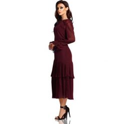 Sukienka w stylu boho midi L294 burgund burgund. Czerwone sukienki damskie Tagless, na co dzień, s, bez wzorów, z szyfonu, boho, z falbankami, z długim rękawem, długie, midi, proste. Za 259,90 zł.