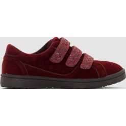 Niskie welurowe trampki, cekinowe rzepy. Brązowe buty dziewczęce sportowe marki La Redoute Collections, z bawełny, na rzepy. Za 84,00 zł.