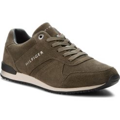 Sneakersy TOMMY HILFIGER - Iconic Suede Textile FM0FM01731 Olive Night 010. Zielone sneakersy męskie TOMMY HILFIGER, na co dzień, bez wzorów, z zamszu, klasyczne, bez zapięcia. W wyprzedaży za 279,00 zł.