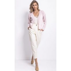 Krótki kardigan zapinany różowy - l/xl. Różowe swetry damskie e-margeritka.pl, xl, bez wzorów, ze splotem, z krótkim rękawem, krótkie, bez kaptura. Za 119,99 zł.