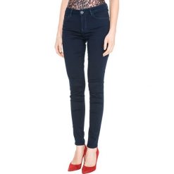Guess Curve X Jegginsy Niebieski. Niebieskie jeansy damskie Guess. Za 447,95 zł.