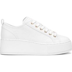Guess Neeka Tenisówki Biały. Białe trampki i tenisówki damskie Guess, z aplikacjami, z materiału, bez zapięcia. Za 505,95 zł.