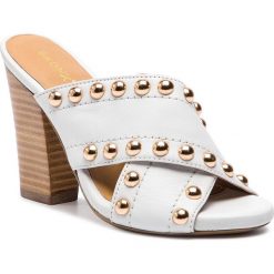 Klapki BRONX - 84609-A BX 1467 White 04. Białe klapki damskie Bronx, z aplikacjami, ze skóry, bez obcasa, na obcasie. W wyprzedaży za 259,00 zł.