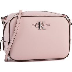 Torebka CALVIN KLEIN JEANS - Ckj Monogram Hw Camera Bag K60K605780 TA9. Różowe listonoszki damskie Calvin Klein Jeans, bez wzorów, z jeansu, bez dodatków. Za 359,00 zł.