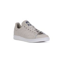 Buty adidas STAN SMITH. Białe trampki i tenisówki damskie marki Adidas, bez wzorów, bez zapięcia. Za 456,37 zł.