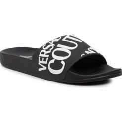 Klapki VERSACE JEANS COUTURE - E0YVBSQ1 71352 M60. Czarne klapki męskie Versace Jeans Couture, z jeansu, bez zapięcia. Za 229,00 zł.