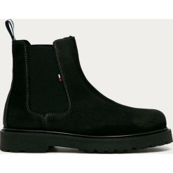 Tommy Jeans - Sztyblety zamszowe. Czarne sztyblety męskie Tommy Jeans, z jeansu, z okrągłym noskiem, bez zapięcia. Za 649,90 zł.