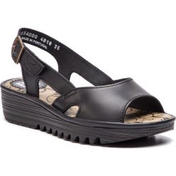 Sandały FLY LONDON - Edonfly P501034000 Black. Czarne klapki damskie marki Fly London, bez wzorów, ze skóry, bez obcasa, na obcasie. Za 409,00 zł.