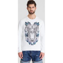 Biała bluza Just Cavalli z wielokolorowym nadrukiem - Biały. Białe bluzy męskie Just Cavalli, m, z nadrukiem, z bawełny, z okrągłym kołnierzem, bez rękawów, bez kaptura. Za 449,50 zł.