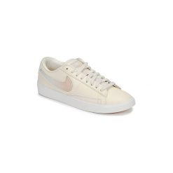 Buty Nike BLAZER LOW LX W. Różowe trampki i tenisówki damskie Nike, bez wzorów, bez zapięcia. Za 314,30 zł.