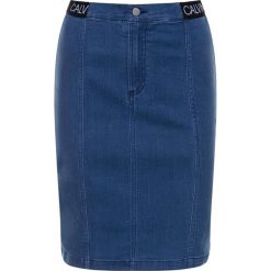 Spódnica ołówkowa Calvin Klein Jeans J20J213497. Niebieskie spódniczki damskie Calvin Klein Jeans, m, bez wzorów, z elastanu, ołówkowe. Za 399,00 zł.