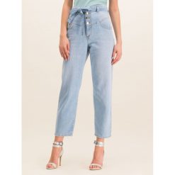 Jeansy Boyfriend Pinko Carol PE 20 PDEN 1J10F6 Y5X8. Niebieskie jeansy damskie Pinko. W wyprzedaży za 669,00 zł.