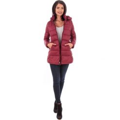 Kurtka przejściowa w kolorze bordowym. Czerwone kurtki damskie Snowie Collection, m, bez wzorów, długie, bez kaptura. W wyprzedaży za 209,95 zł.