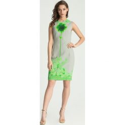 Sukienka Versace Collection. Sukienki damskie Versace Collection, bez wzorów, eleganckie, bez kołnierzyka, bez rękawów. W wyprzedaży za 704,70 zł.